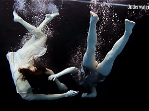 2 femmes swim and get naked stellar